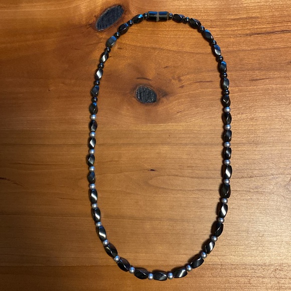 Black and silver beaded necklace - Picture 1 of 4